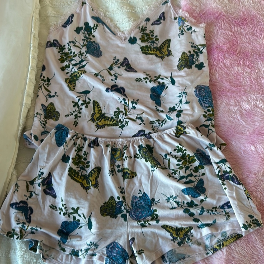 Gorgeous Victoria secret butterfly sleepwear set with cami and shorts